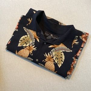 Consenses Sportswear Men’s XL 100% Rayon Casual Pineapple Island Shirt.
